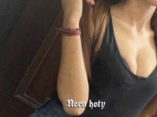 Nora_hoty